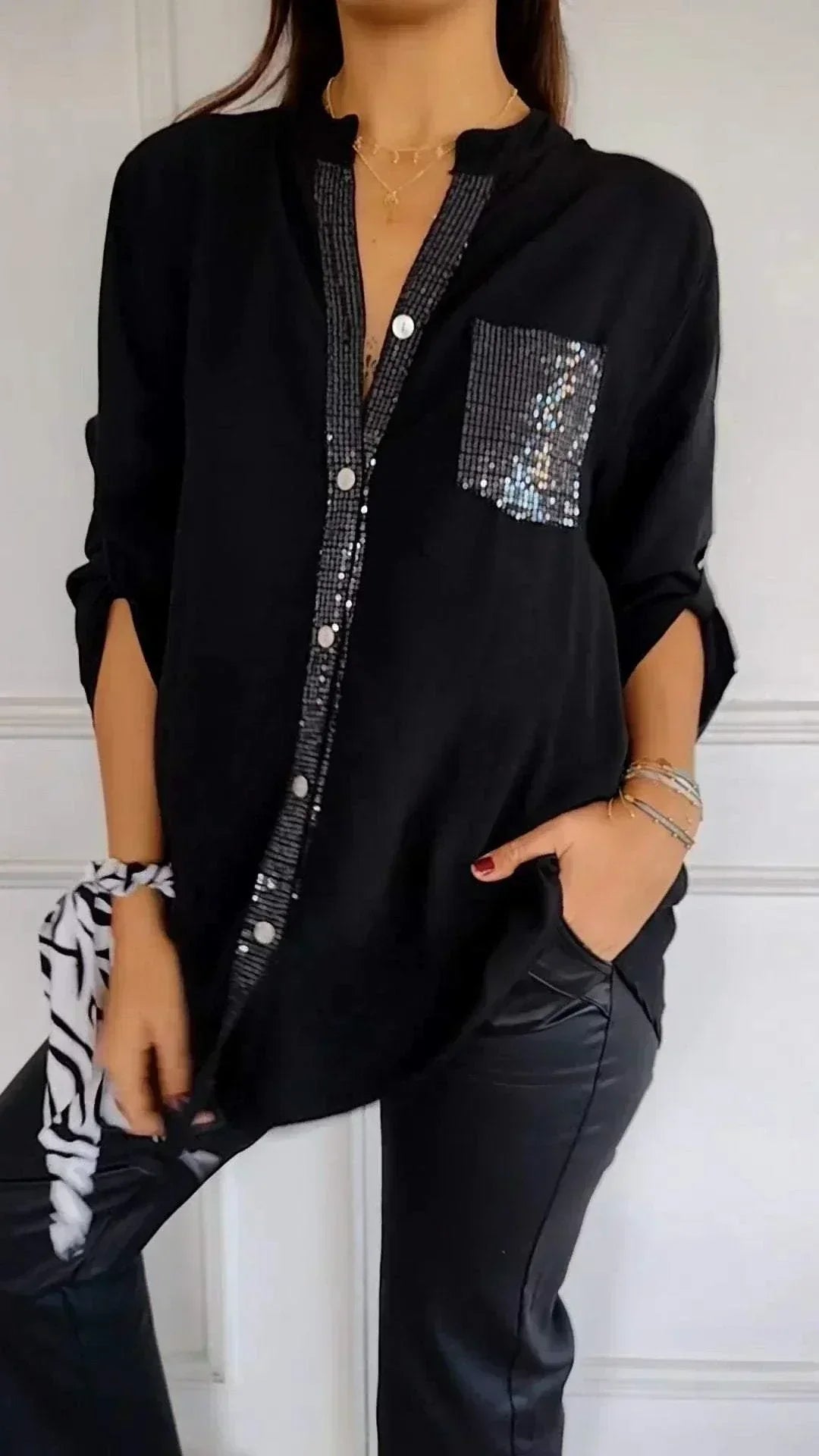 Jasmine | Elegant V-neck shirt with sparkling