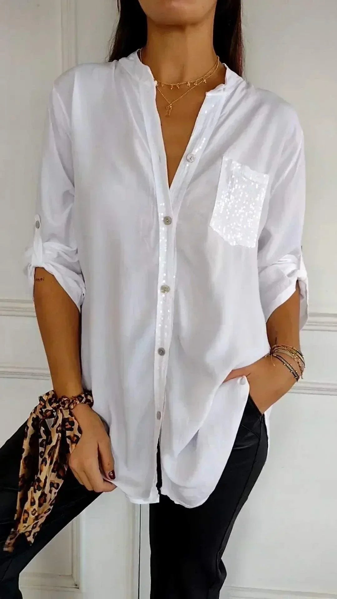 Jasmine | Elegant V-neck shirt with sparkling